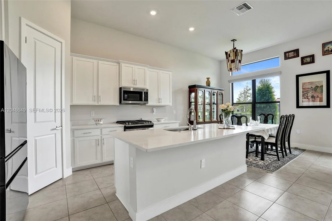 Photo of 8147 Juniper Dr