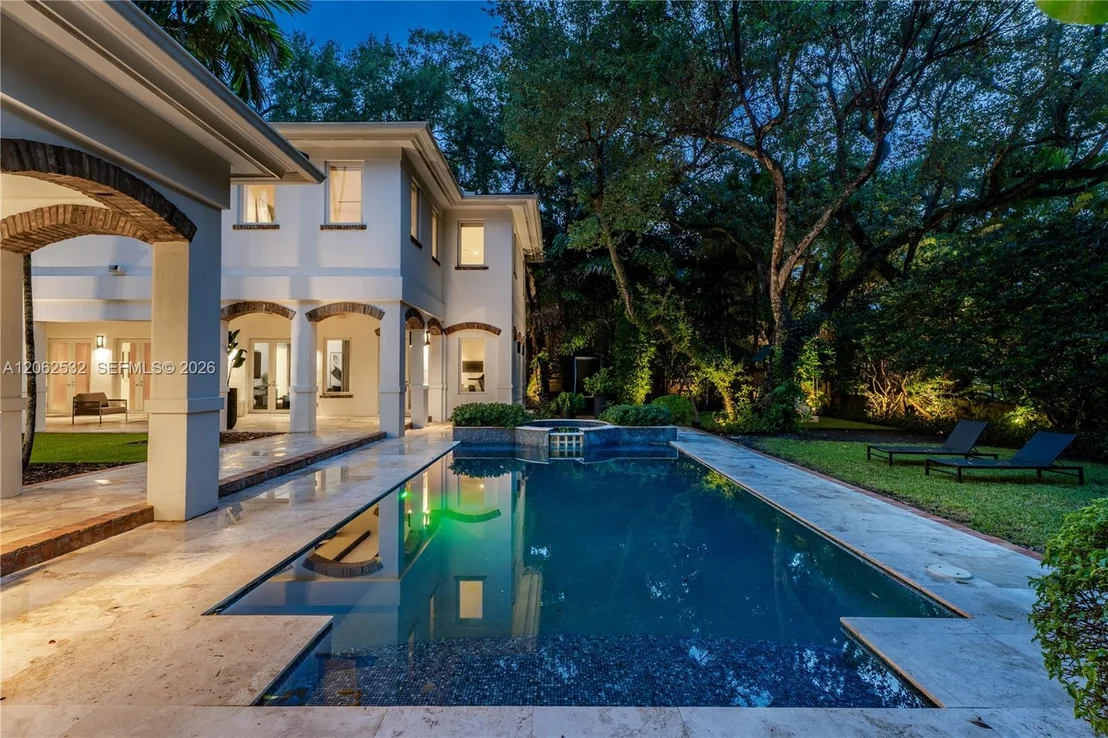 Photo of 2820 Brickell Ave