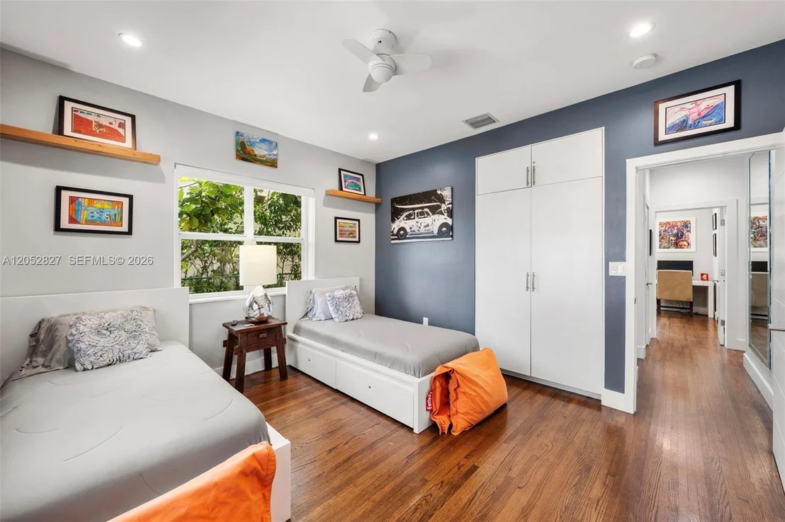 Photo of 9172 Carlyle Ave