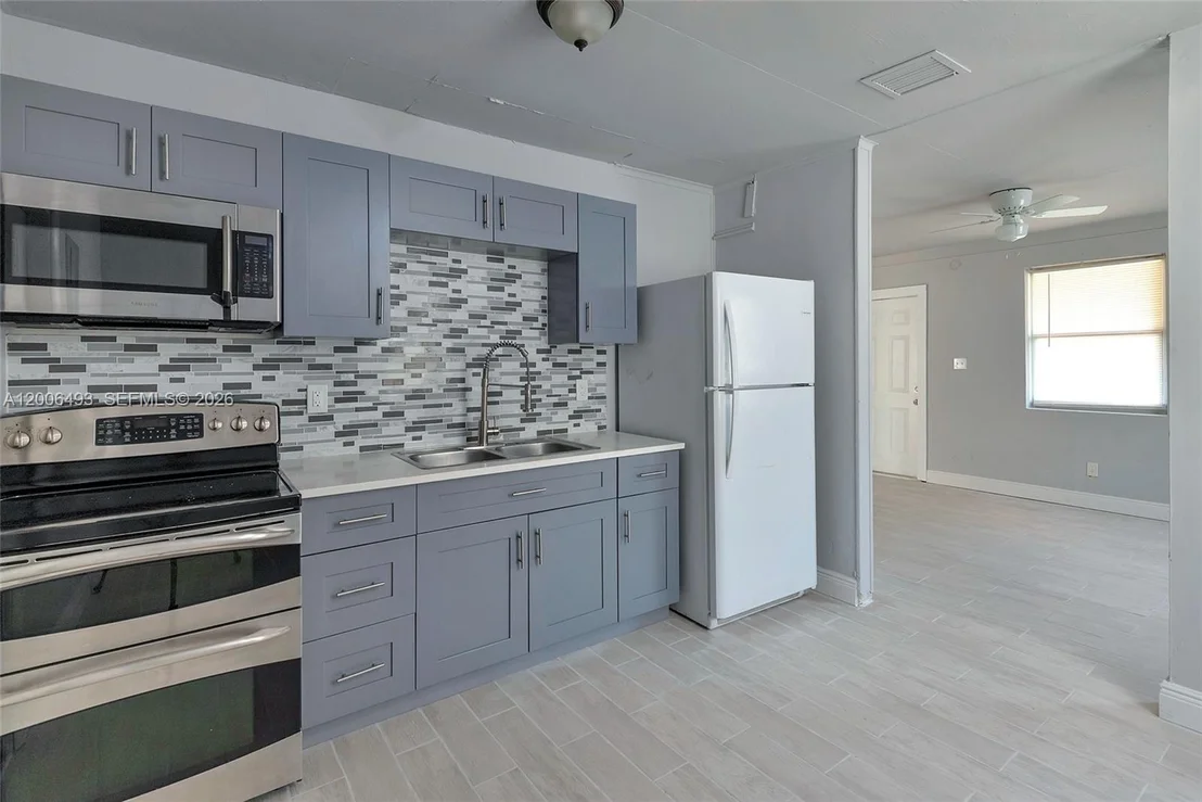 Photo of 562 W 4th St