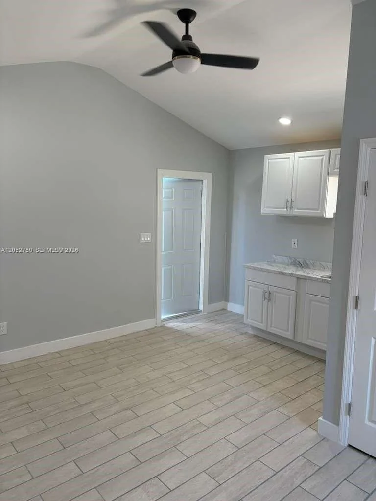 Photo of 1870 Lakeview Rd