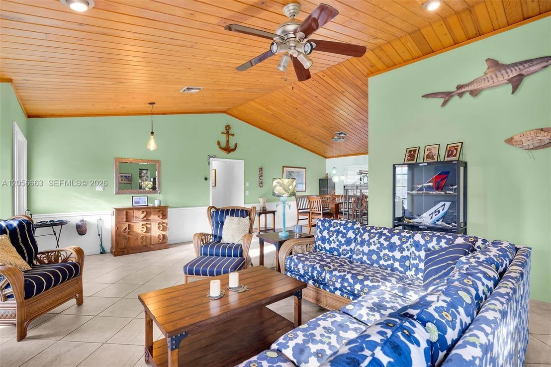 Photo of 422 Calle Limon