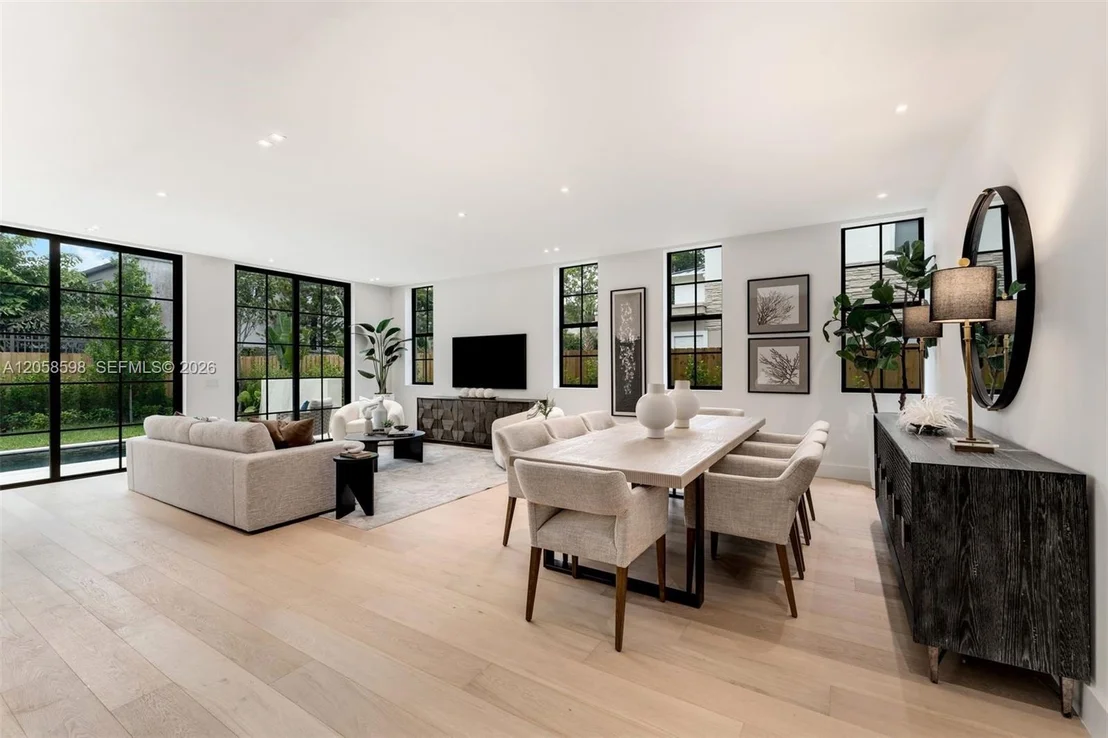 Photo of 3352 Charles Ave