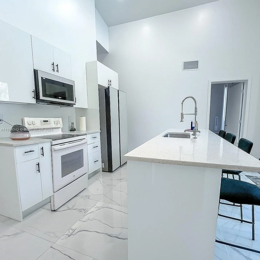 Photo of 395 Pace Avenue