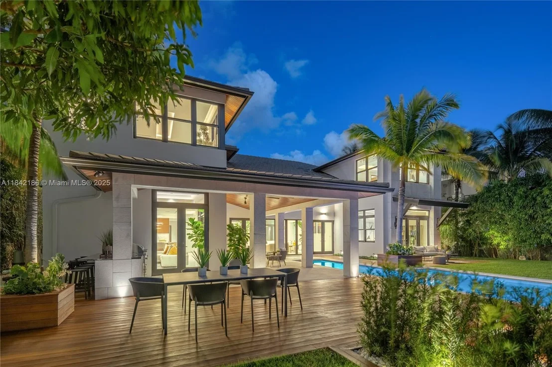 Photo of 4241 Palm Ln