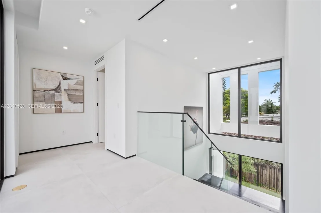 Photo of 2096 Alamanda Dr