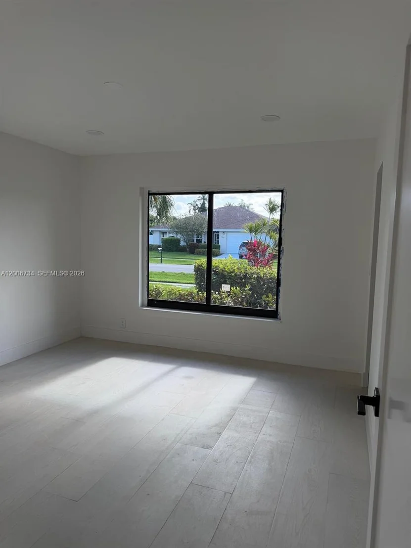 Photo of 7917 Chula Vista Cres