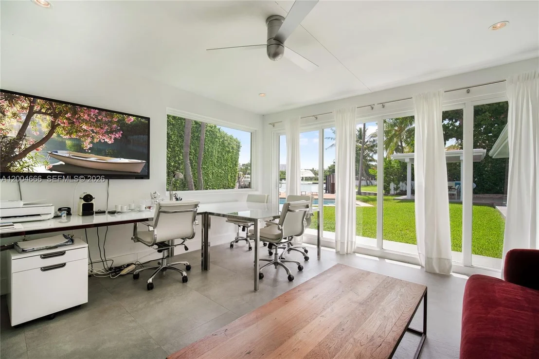 Photo of 861 Harbor Dr