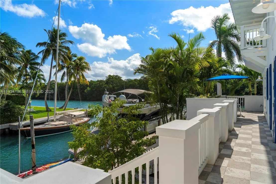 Photo of 100 Cape Florida Dr