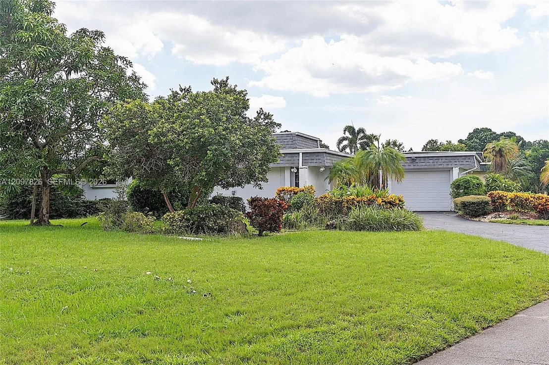 Photo of 5010 Banyan Ln