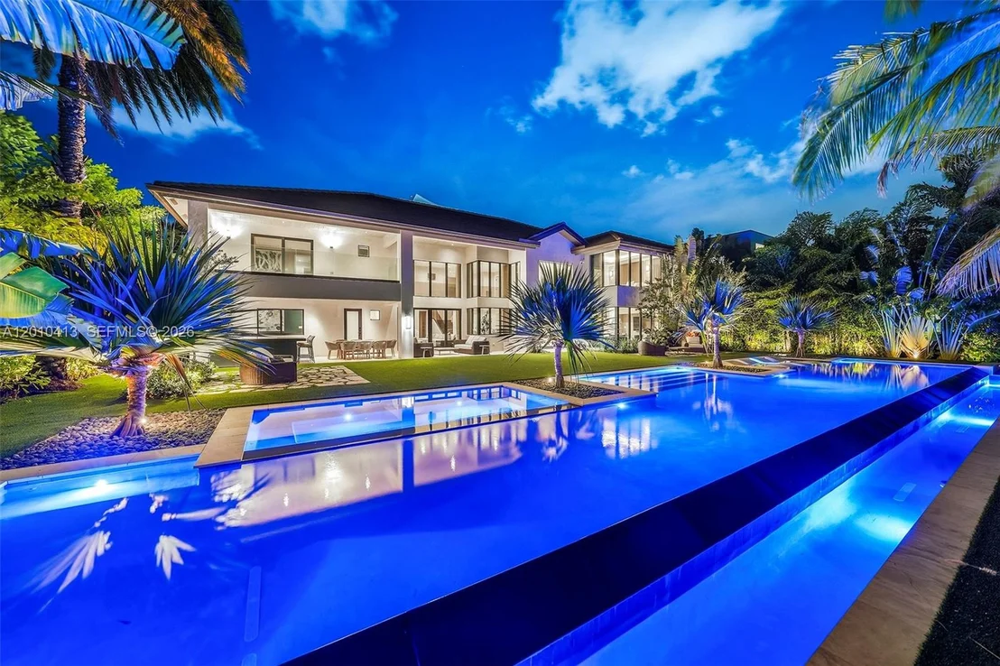 Photo of 110 Holiday Dr