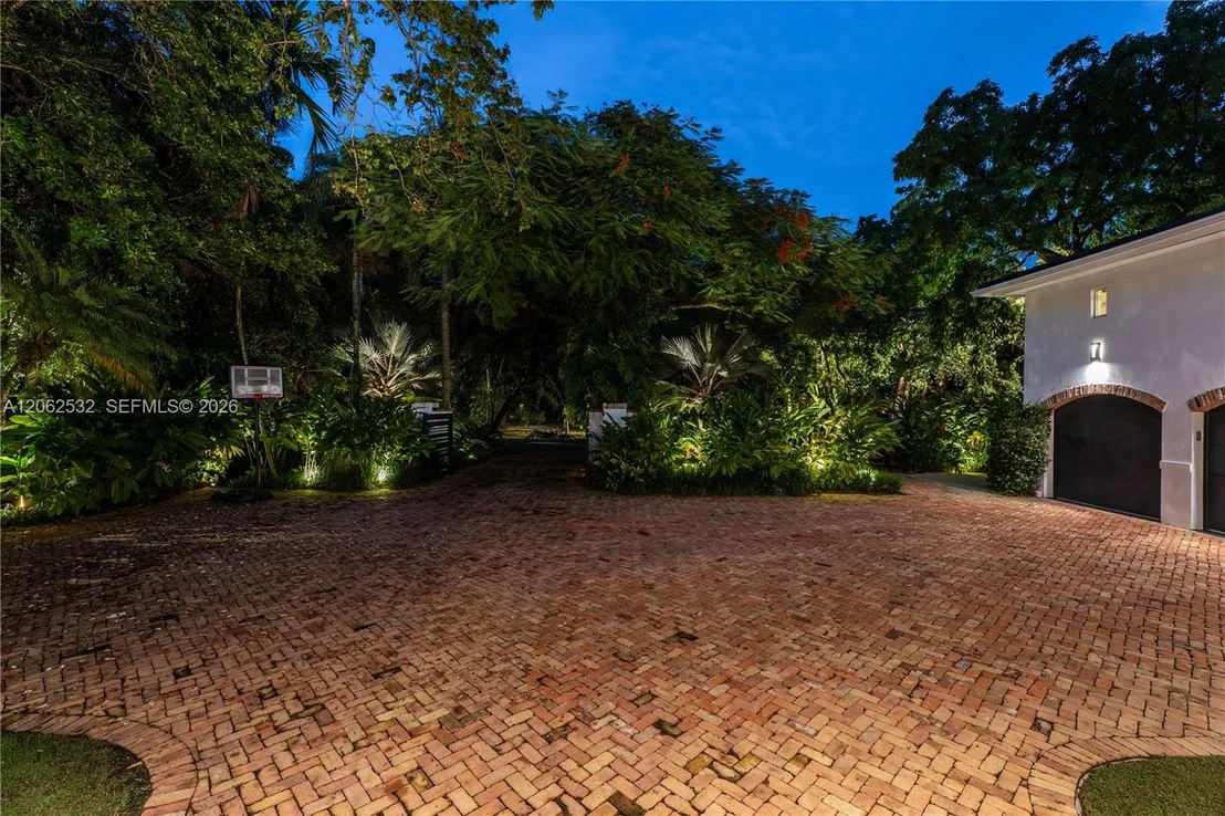 Photo of 2820 Brickell Ave