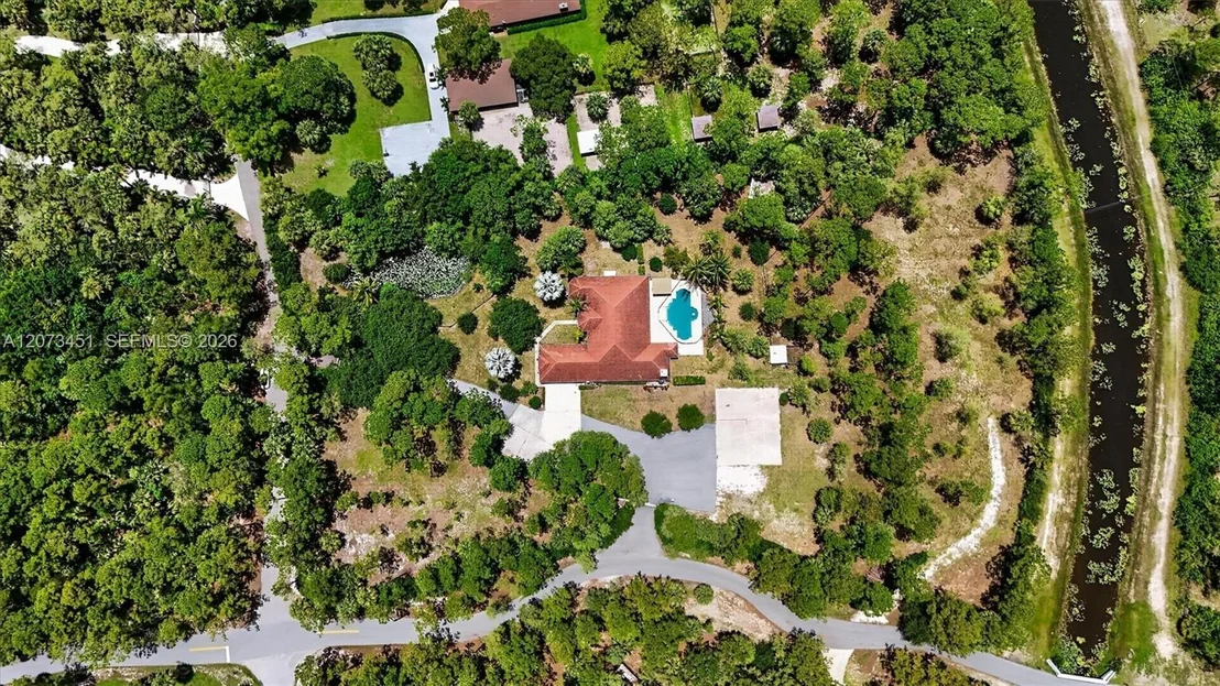 Photo of 1215 Stallion Dr
