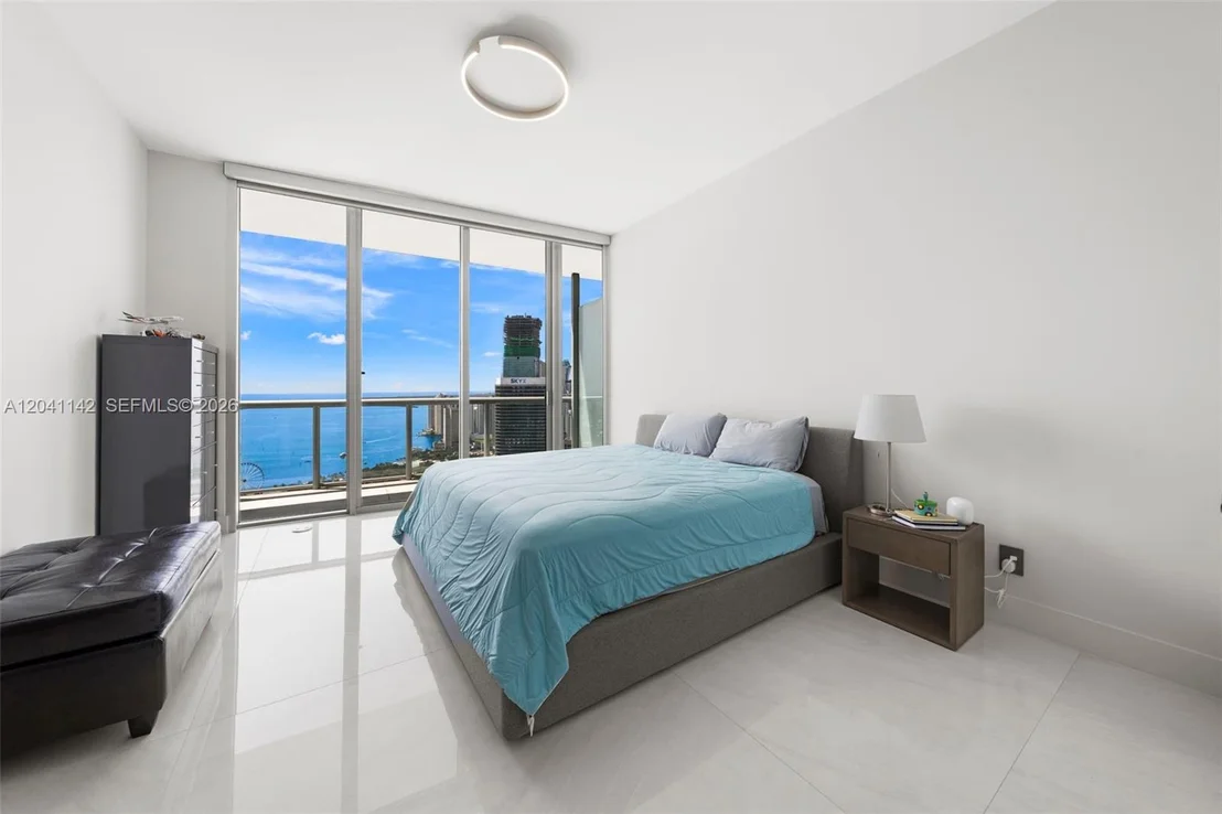 Photo of Unit 5404 at 888 Biscayne Blvd