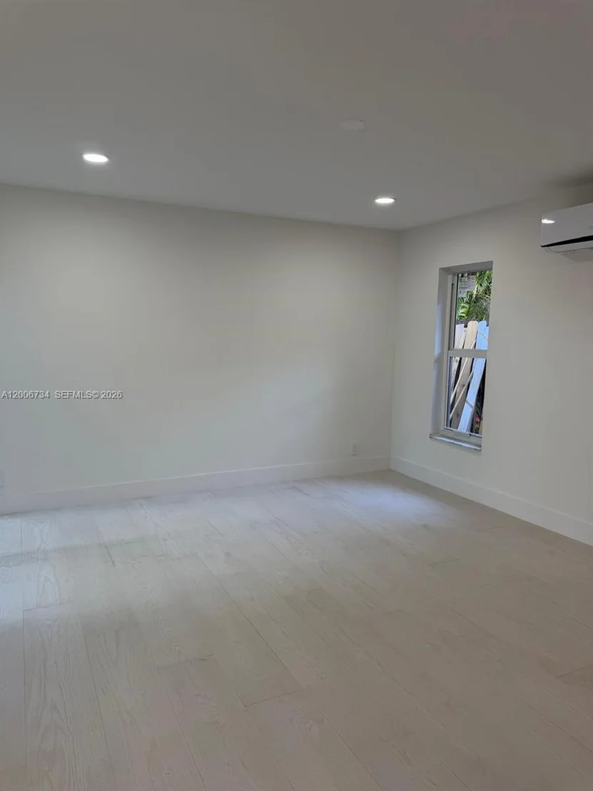 Photo of 7917 Chula Vista Cres