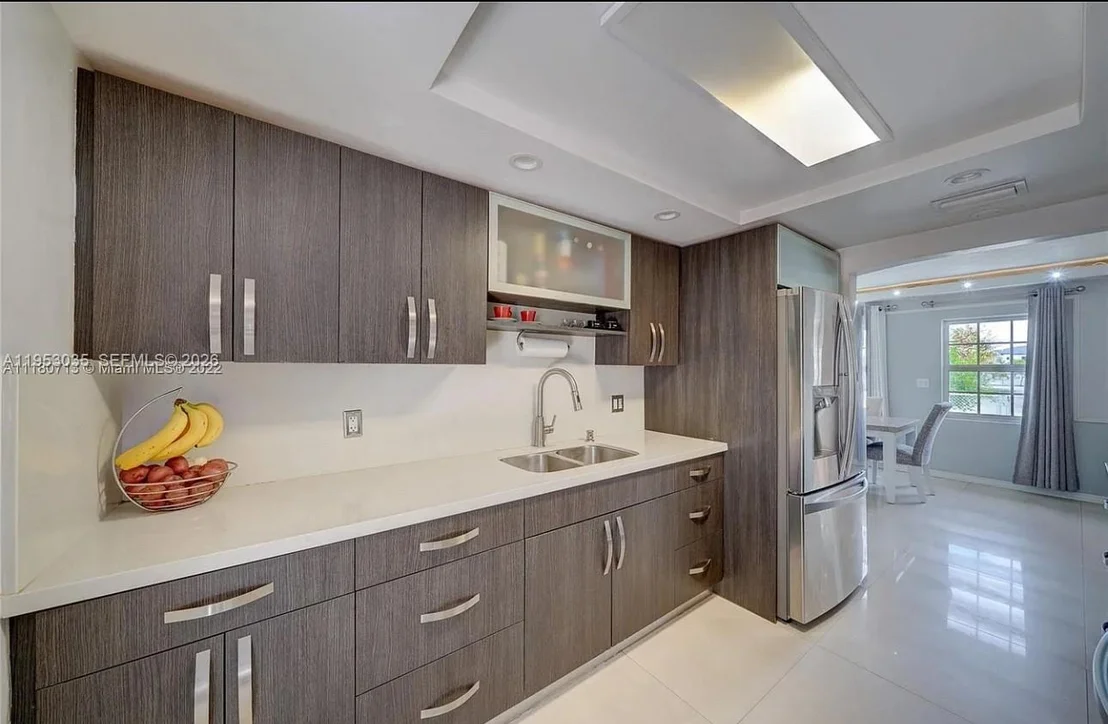 Photo of 801 E 16th Pl