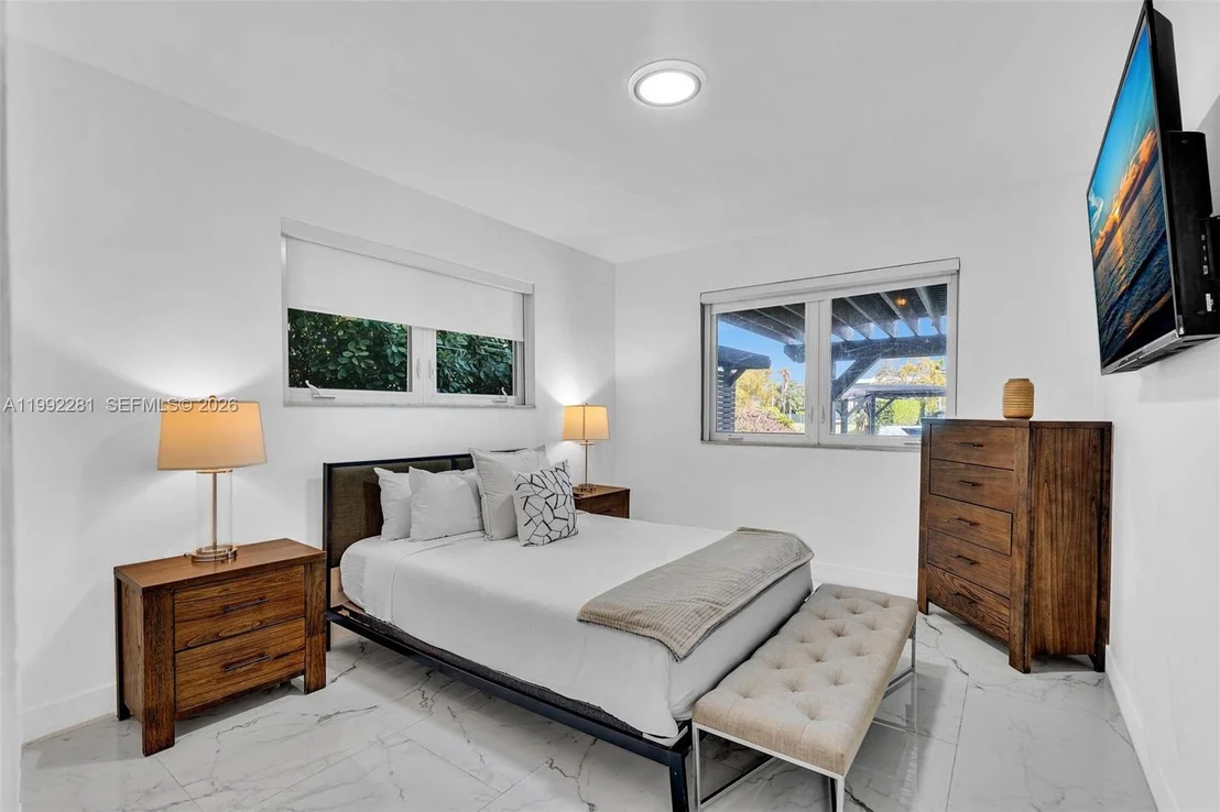 Photo of 472 Sunset Dr