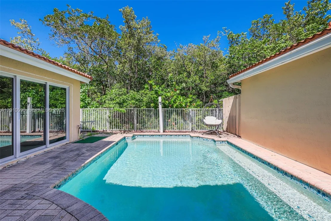 Photo of 1065 Weeping Willow Way