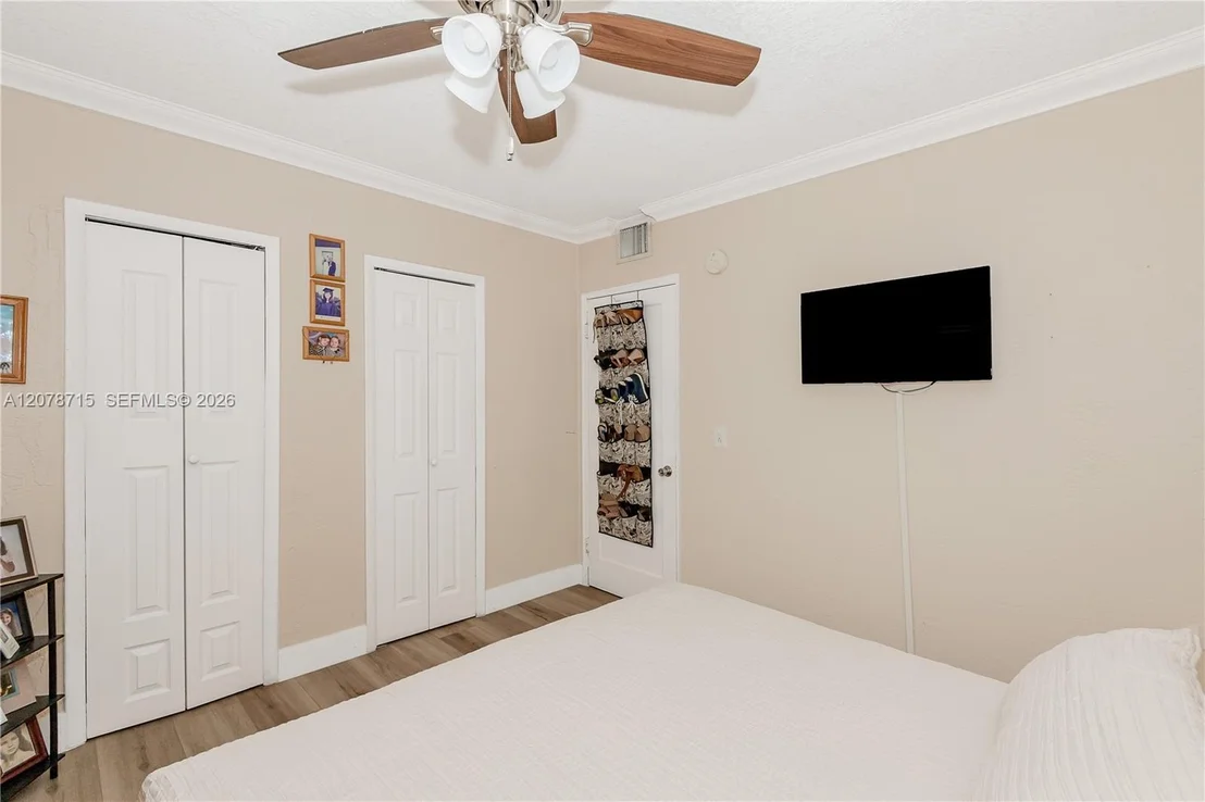 Photo of 359 W 35th St