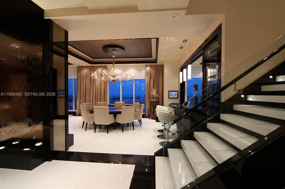 Photo of Unit PH3403 at 900 Brickell Key Blvd