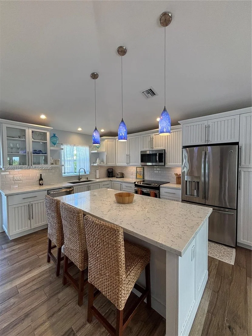 Photo of 102 Venetian Dr