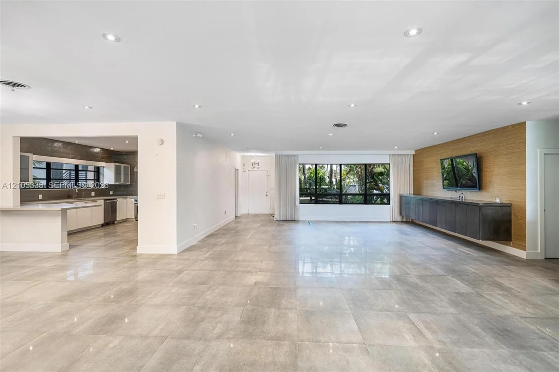 Photo of 9250 Bay Dr