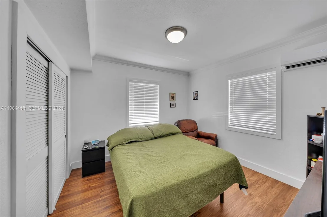 Photo of 213 W 20th St