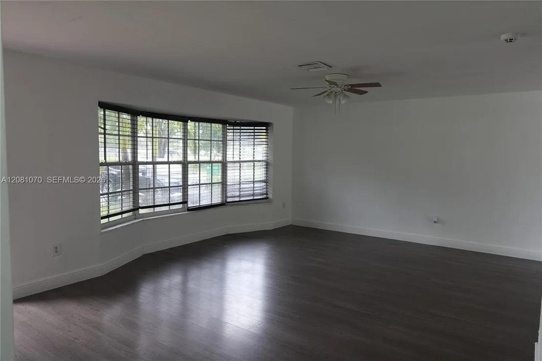 Photo of 2081 Utopia Dr