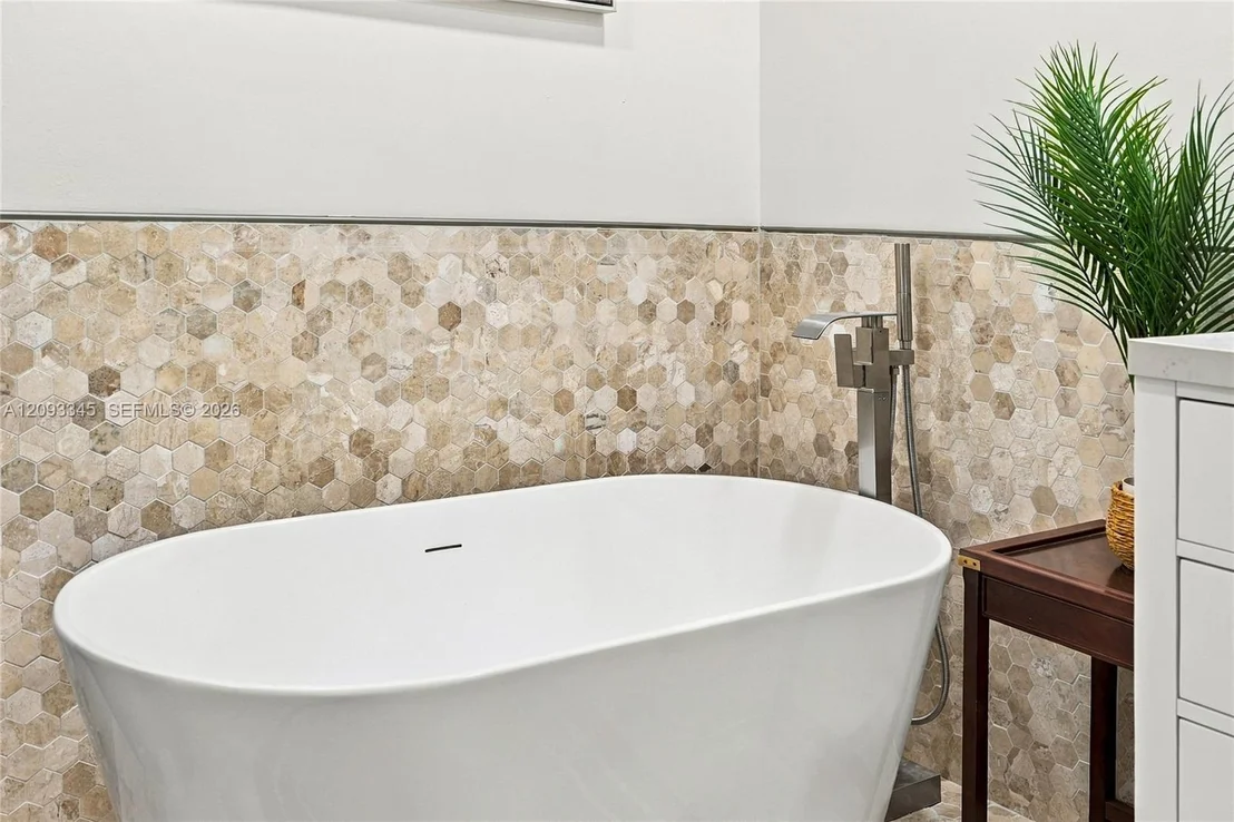 Photo of 444 Glenbrook Dr
