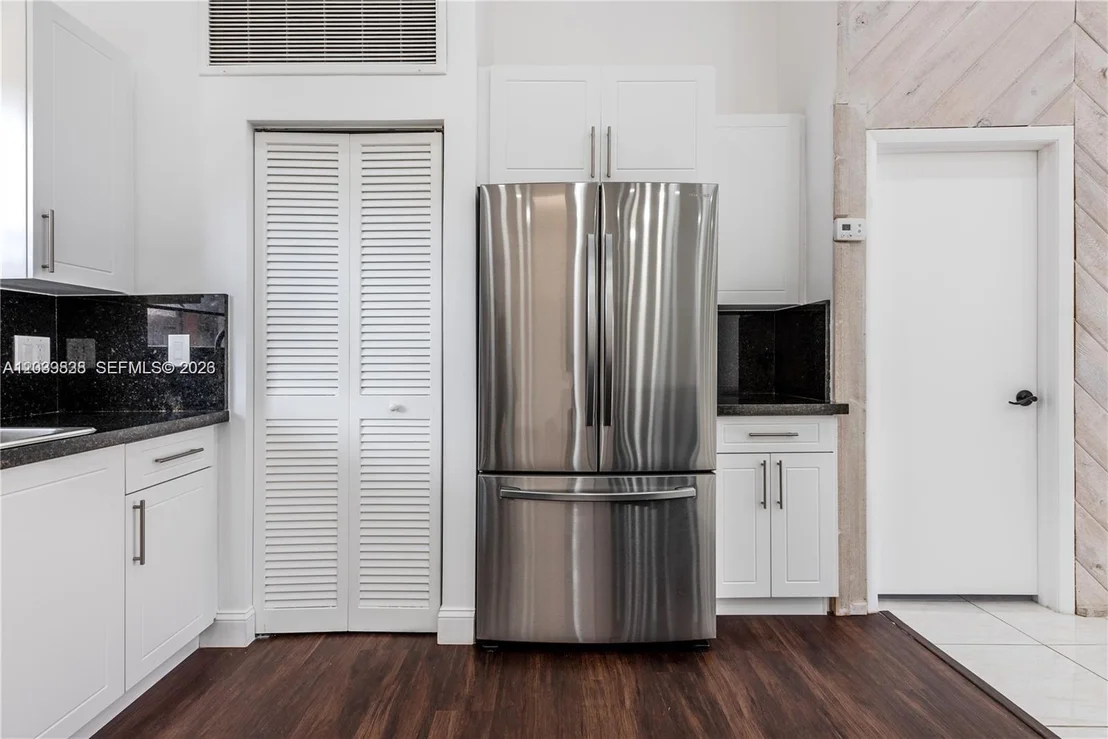 Photo of 601 Leslie Dr