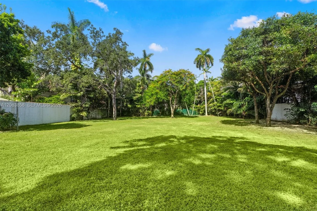 Photo of 3940 Douglas Rd