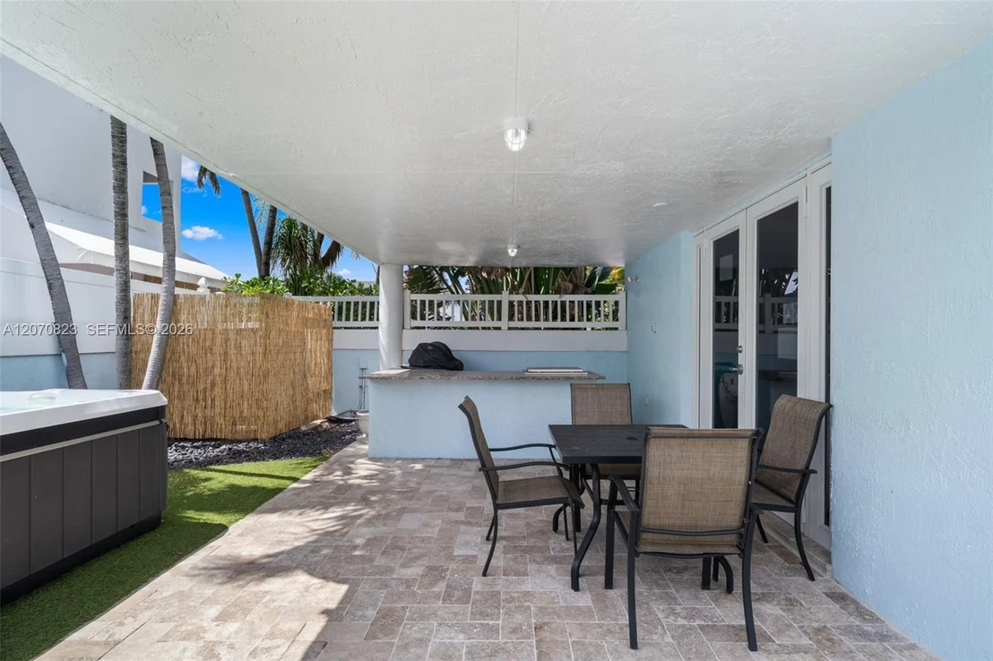 Photo of 311 N N Surf Rd