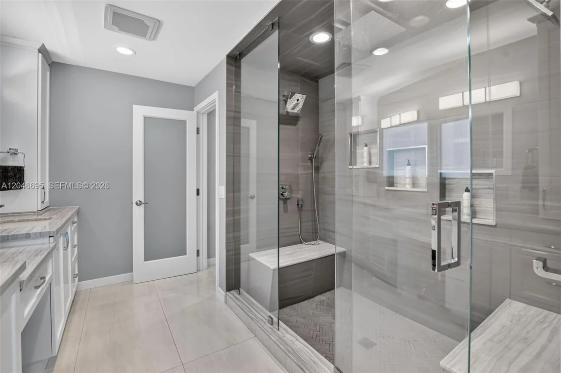 Photo of 966 SE 9th Ave