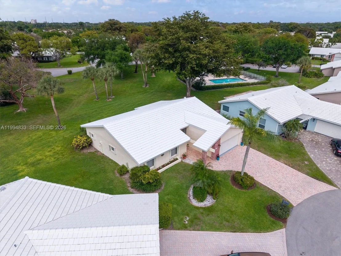 Photo of 5669 Pinecrest Cir