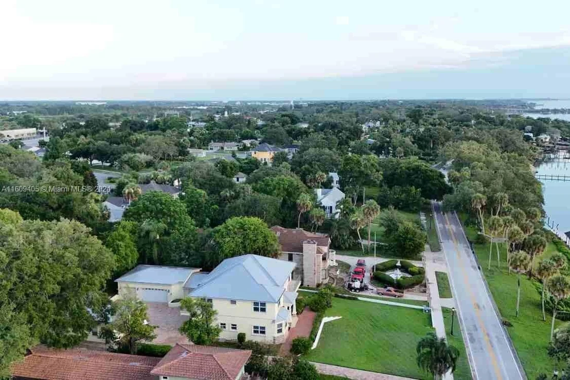 Photo of 1613 N Indian River Drive