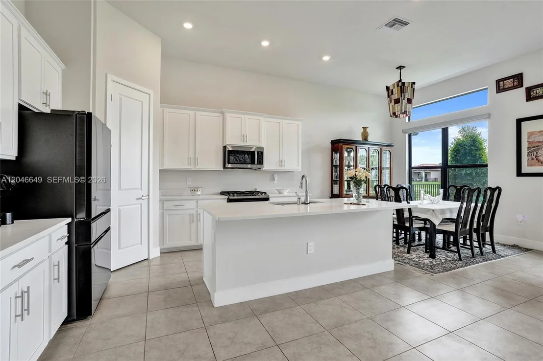 Photo of 8147 Juniper Dr