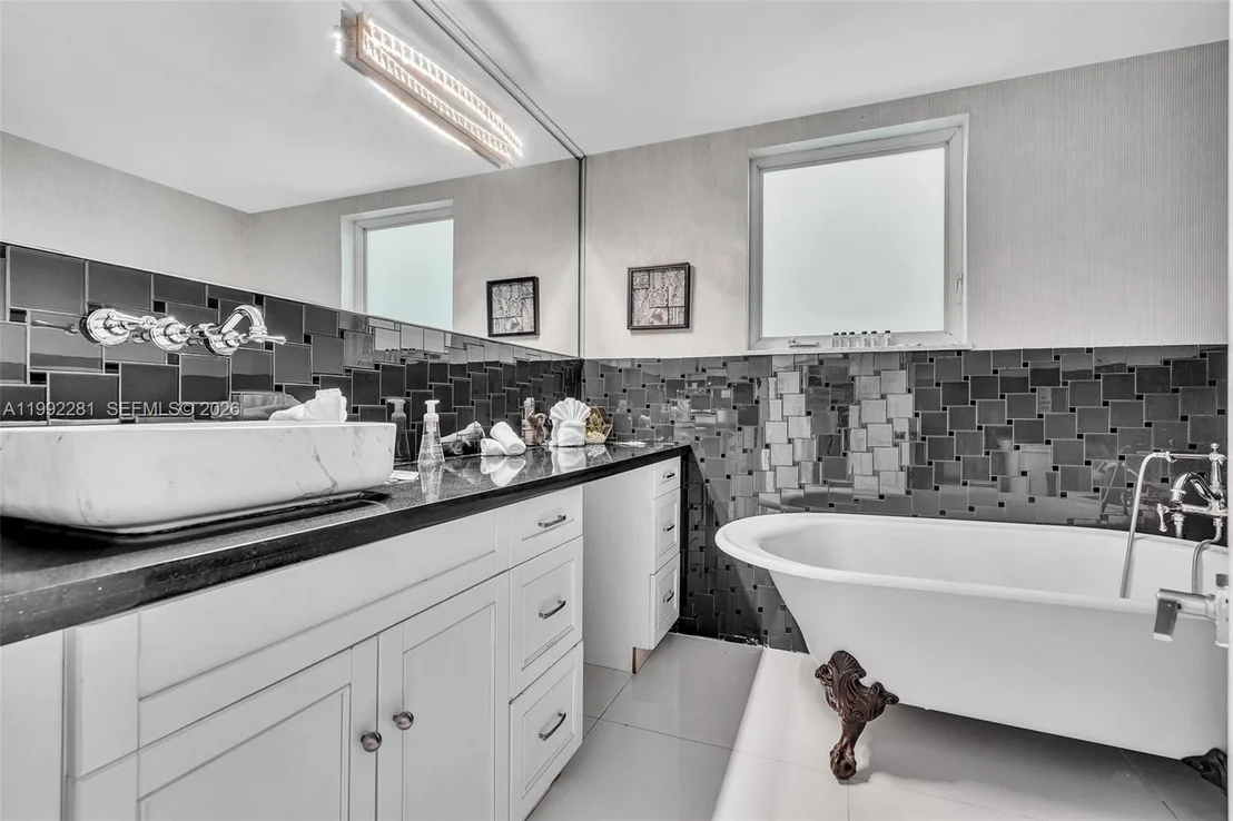 Photo of 472 Sunset Dr