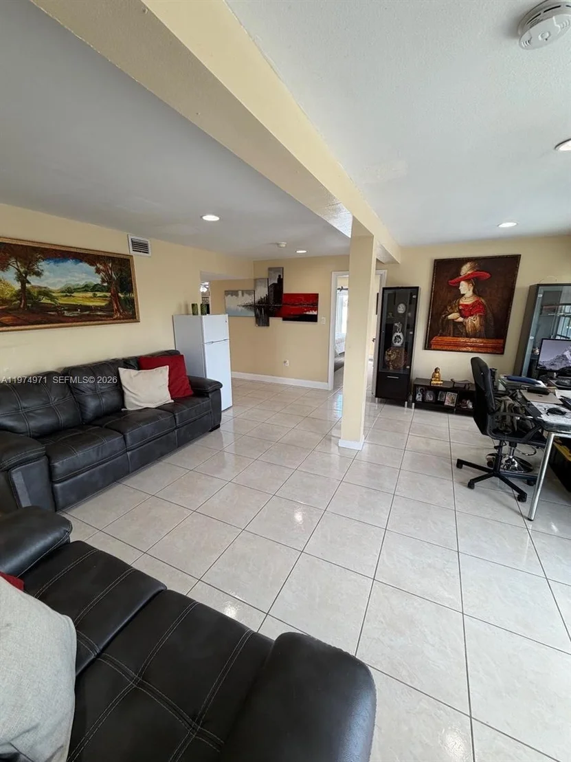 Photo of 212 Banyan Ln