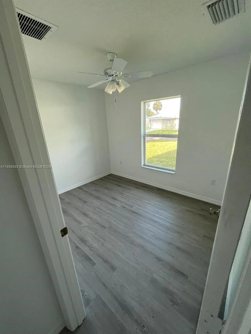 Photo of 5218 SE 43 St