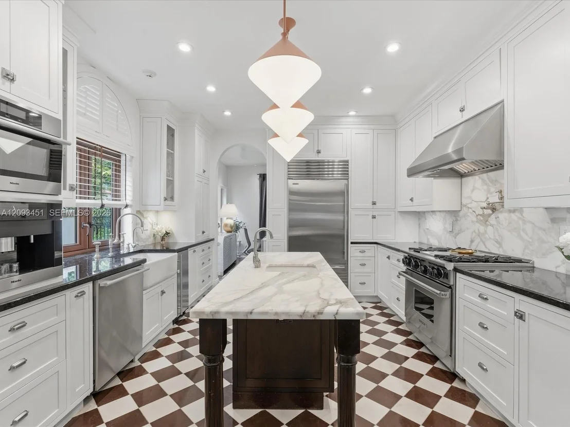 Photo of 421 Sarto Ave