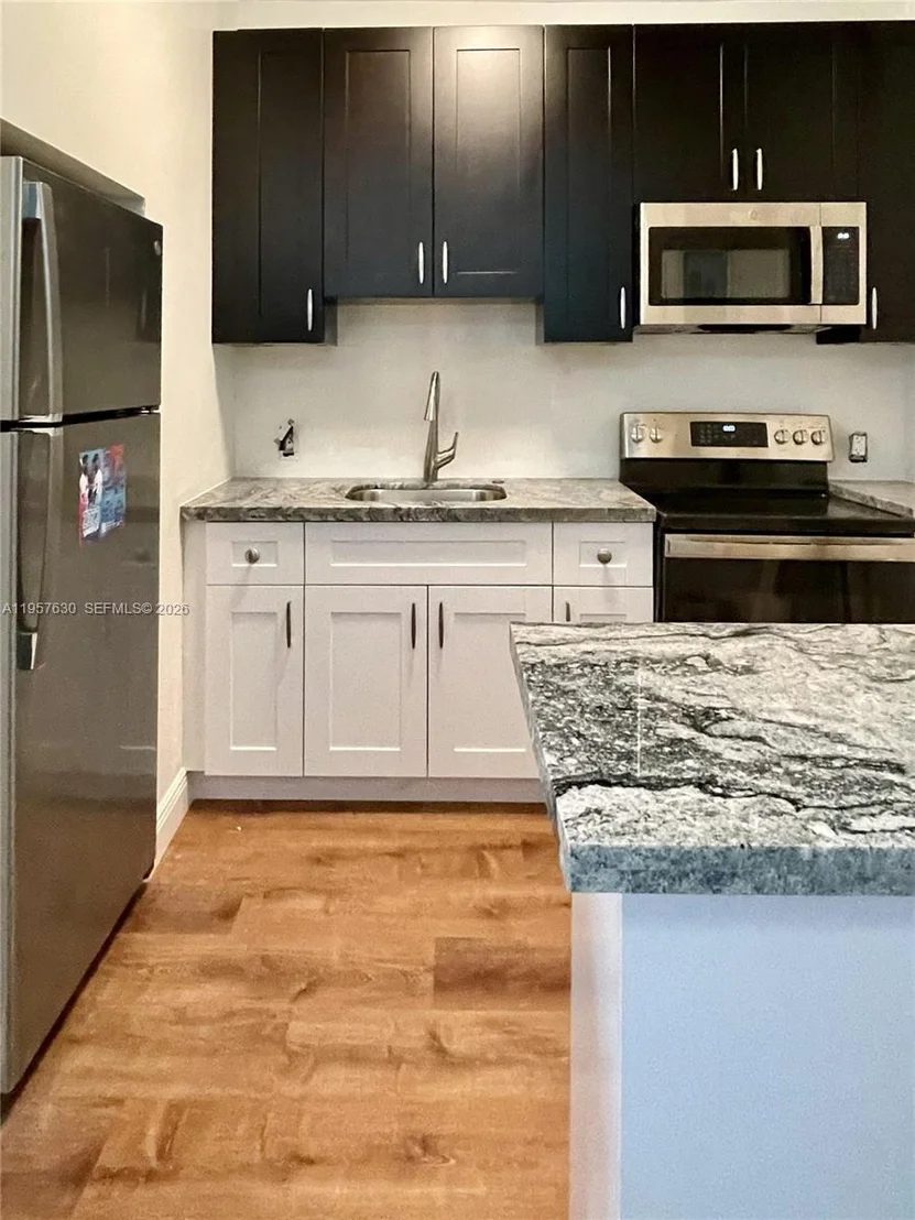 Photo of Unit 4 at 2463 Pine Tree Dr
