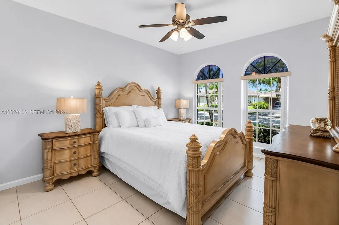 Photo of 3852 Oak Ridge Cir