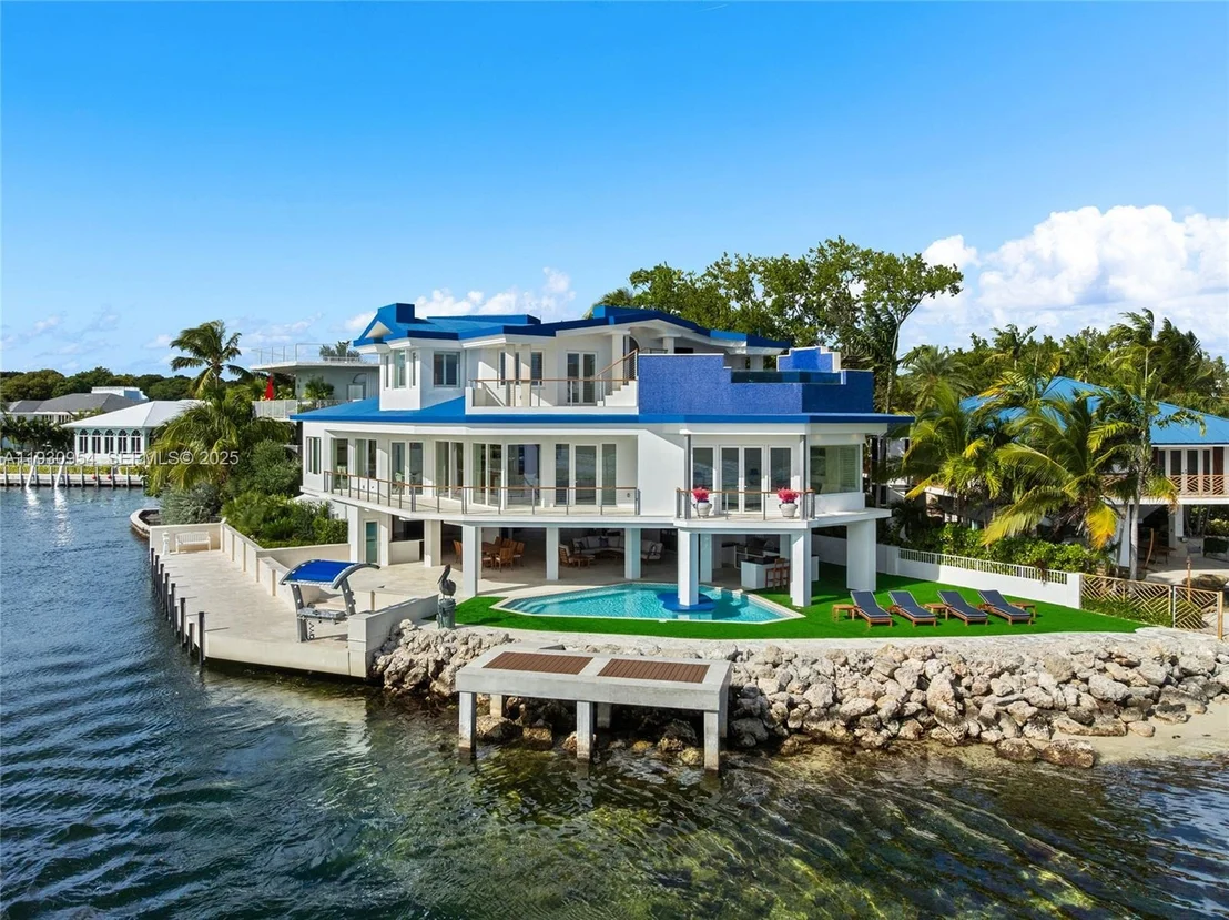 Photo of 180 Pompano Dr