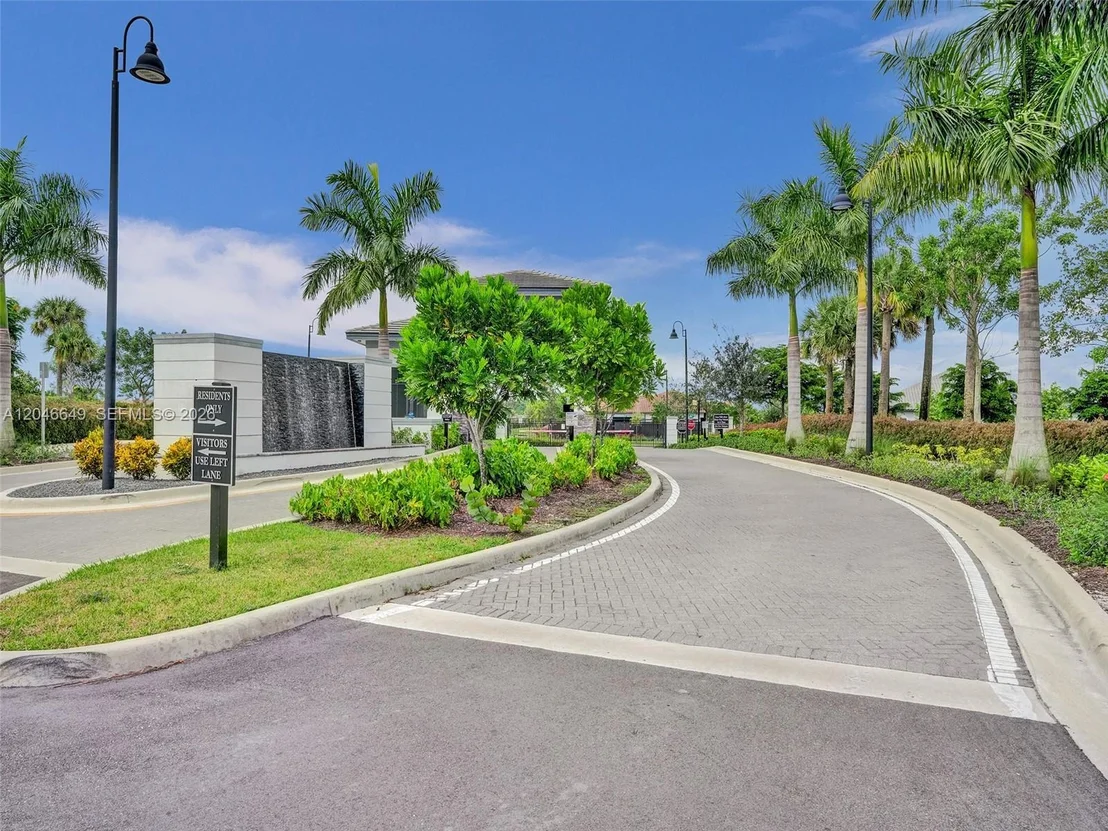 Photo of 8147 Juniper Dr