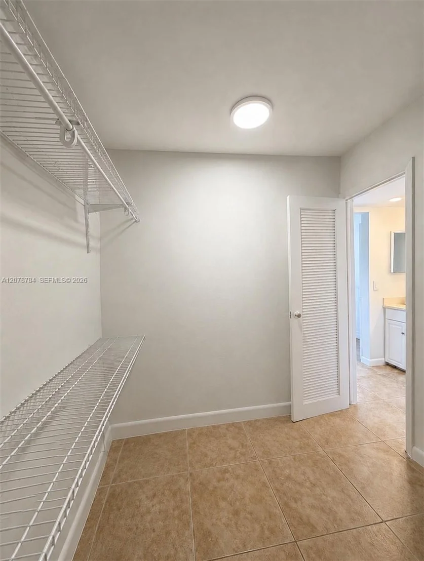 Photo of Unit 5C at 77 Crandon Blvd