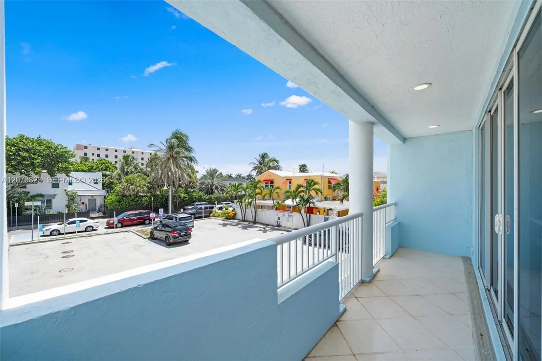 Photo of 311 N N Surf Rd