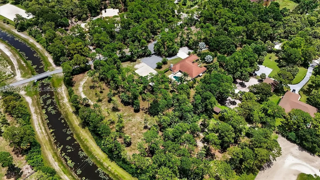 Photo of 1215 Stallion Dr