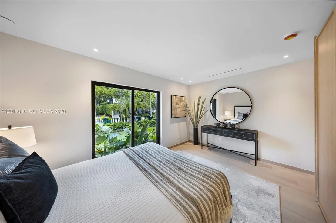 Photo of 72 W Shore Dr W