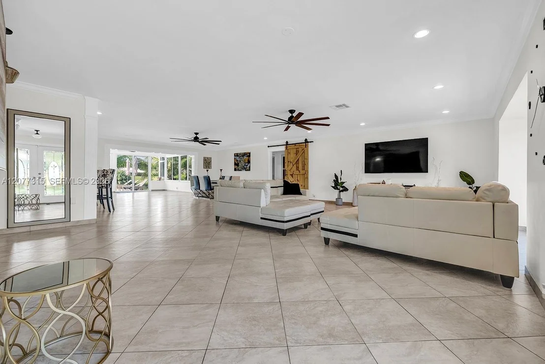 Photo of 3324 Lakeview Blvd