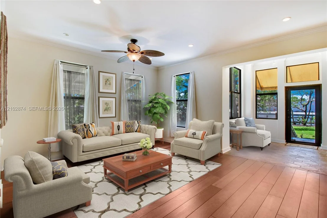 Photo of 668 NW North River Dr